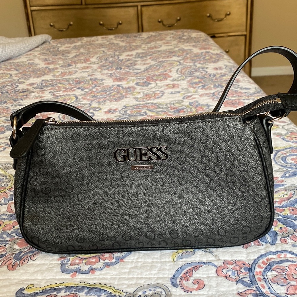 Brand new trendy guess shoulder bag